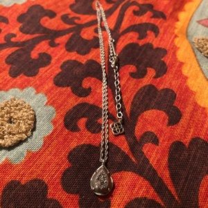 Kendra Scott necklace